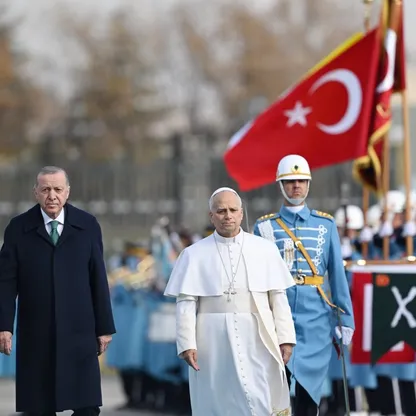البابا ليو يصل تركيا في أول رحلة خارجية "للحث على السلام"