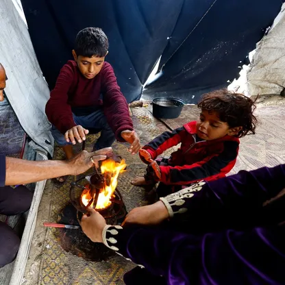 إسرائيل تلوح بالسيطرة على مناطق جديدة في غزة وتشن غارات على خان يونس