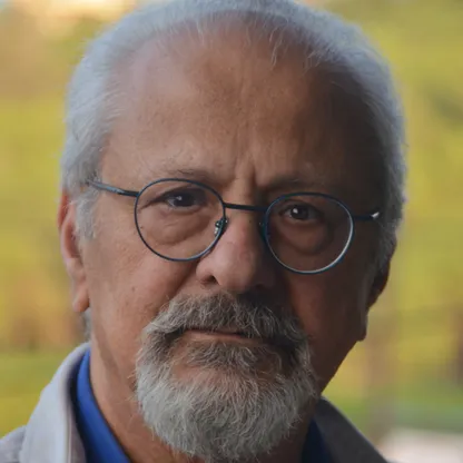 اللبناني شربل داغر يفوز بجائزة نوابغ العرب فئة الأدب والفنون