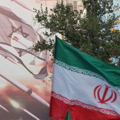 إيران تتوعد برد "أقوى" على هجوم إسرائيل "الانتقامي".. وبلينكن: لا نريد التصعيد