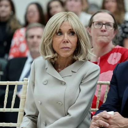 فرنسا.. القضاء يؤجل الحكم في قضية التنمر ضد زوجة ماكرون إلى يناير