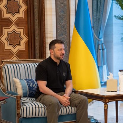 زيلينسكي يبحث سبل إنهاء الحرب في أوكرانيا مع أمير قطر