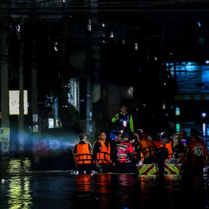 تايلندا.. جسر جوي لإغاثة المنكوبين مع ارتفاع حصيلة ضحايا الفيضانات