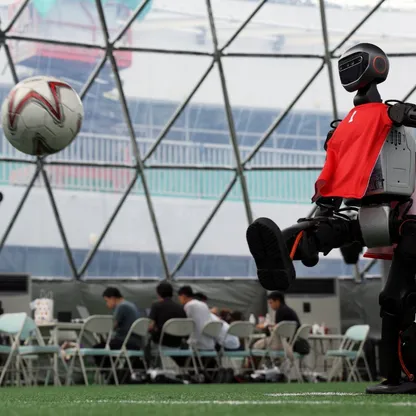 الصين.. فريق يتدرب للمشاركة في أول دورة كرة قدم للروبوتات الشبيهة بالبشر