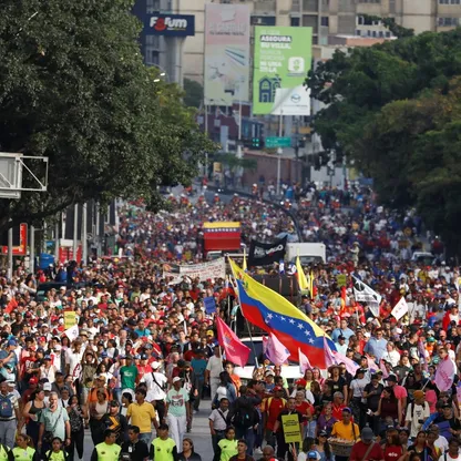 الولايات المتحدة وفنزويلا.. "حشد عسكري" متصاعد و3 مسارات للضغط على مادورو