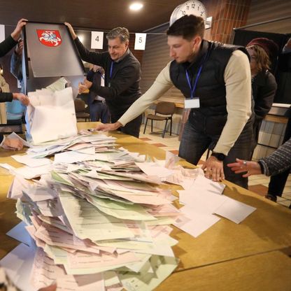 نتائج أولية تظهر تقدم رئيس ليتوانيا في الانتخابات