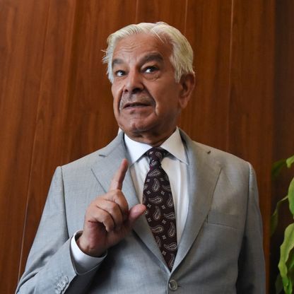 وزير الدفاع الباكستاني لـ"الشرق": تجدد الحرب مع الهند "ممكن".. وجاهزون للرد