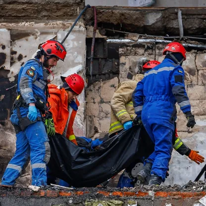 زيلينسكي يلمح إلى "حل وسط" في مفاوضات أوكرانيا وخارطة طريق اقتصادية حتى 2040