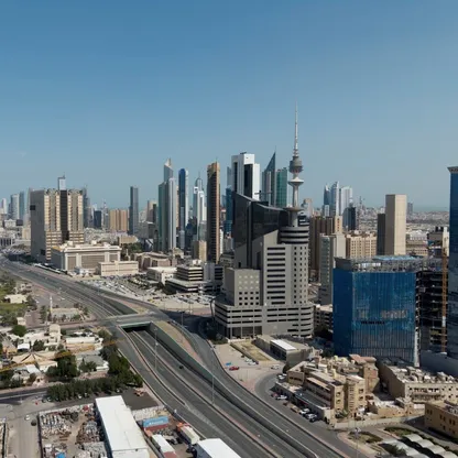 الكويت: إعادة الكهرباء إلى عدد من المناطق بعد انقطاع للتيار