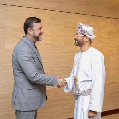 وفد إيراني يبحث في عُمان حرية الملاحة في مضيق هرمز