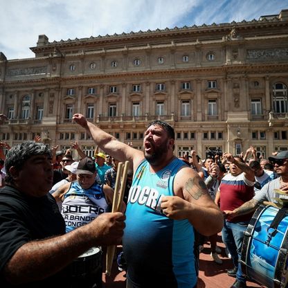 أكبر نقابة في الأرجنتين تدعو لإضراب احتجاجاً على خطط الرئيس