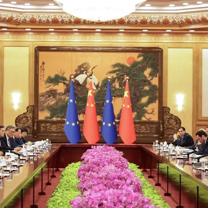 الاتحاد الأوروبي يسعى لتعزيز دفاعاته الاقتصادية ضد قيود الصين ورسوم أميركا