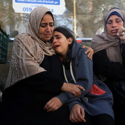 "حماس" تبحث في القاهرة مستقبل اتفاق غزة.. وإسرائيل تقتل قيادياً بـ"حزب الله"