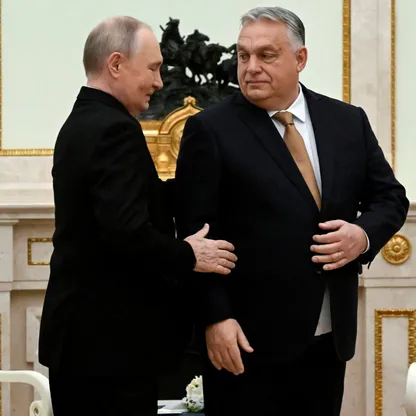 بوتين يبحث مع أوربان إمدادات الطاقة.. ويرحب باحتمال عقد قمة مع ترمب في بودابست