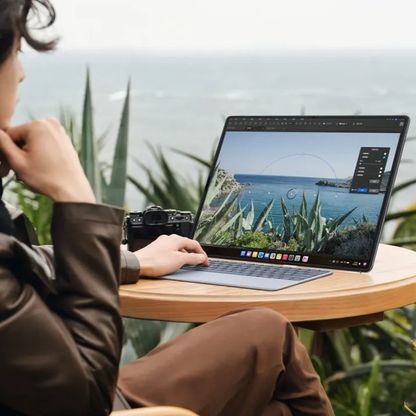 هواوي تكشف عن حاسوب MateBook Fold Ultimate بشاشة قابلة للطي