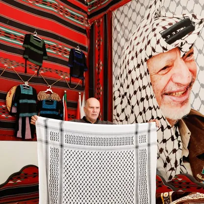 الكوفية الفلسطينية.. قفزة بالمبيعات في أميركا رغم "التحديات"