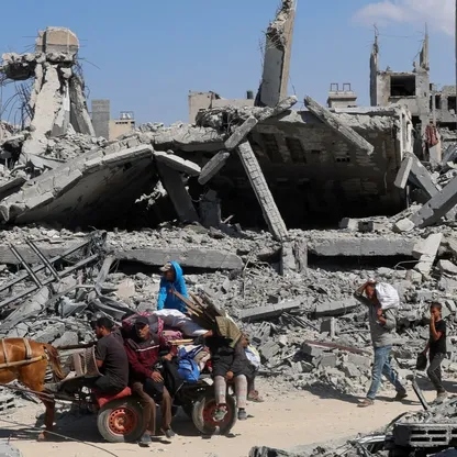 بعد وقف النار في غزة.. فلسطينيون يبدأون حكايات العودة إلى الأطلال