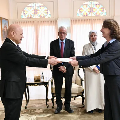 بعد استهداف المطارات.. العليمي يدعو إلى موقف دولي موحد ضد الحوثيين
