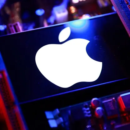 أبل تخطط لاستخدام Gemini من جوجل لتحسين قدرات Siri