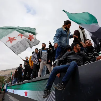 عام على سقوط الأسد.. إنهاء العزلة الدولية رهان "سوريا الجديدة" وسط تحديات الأمن والاقتصاد