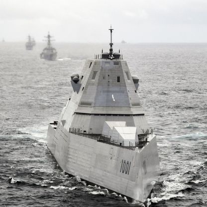 أميركا تعزز قدرات المدمرة الشبحية Zumwalt بنظام أسلحة فرط صوتية