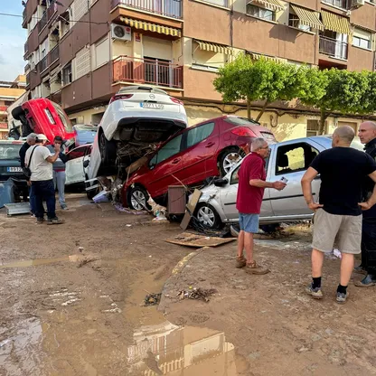 ماراثون فالنسيا يثير الجدل بعد شهر من فيضانات إسبانيا المميتة