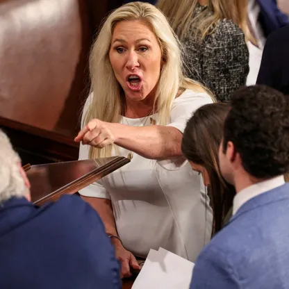 تايلور جرين تعتذر وتتعهد بالتخلّي عن "الخطاب السام" بعد خلافها العلني مع ترمب