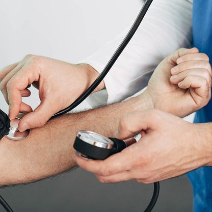 ارتفاع ضغط الدم الطفيف.. الأسباب وعوامل الخطورة وطرق الوقاية