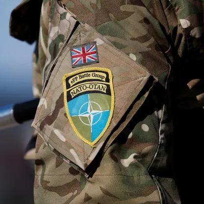 الناتو يدرس خيارات "أكثر عدوانية" للرد على "حرب روسيا الهجينة".. وموسكو تندد