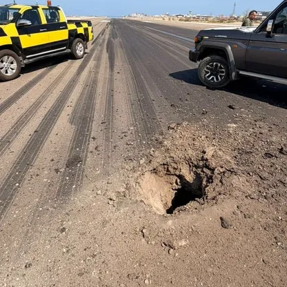 إصابات وأضرار مادية.. الحوثيون يستهدفون مطار عدن للمرة السادسة