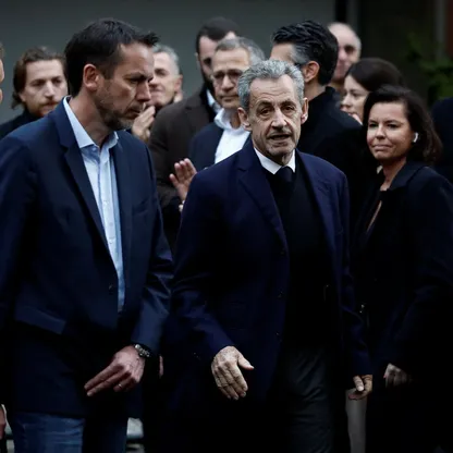 محكمة فرنسية تقرّر الإفراج المبكر عن ساركوزي وتضعه تحت الرقابة القضائية