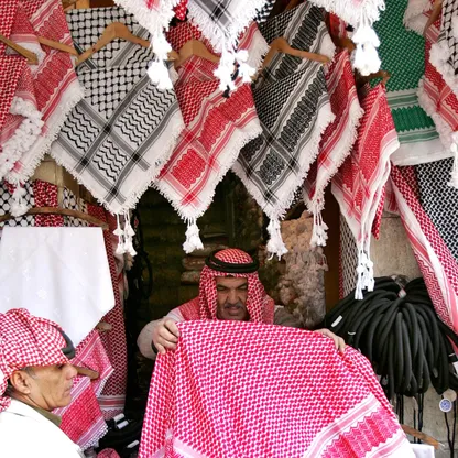 الشماغ العراقي والكوفية الفلسطينية .. تراث تحوّل إلى رمز