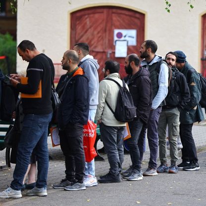 ألمانيا.. شولتز يقطع الطريق أمام "البديل" ويقرّ تشريعات لضبط الهجرة