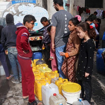 أقل من الحد اللازم للحياة.. 3 إلى 15 لتر مياه يومياً نصيب الفلسطيني في غزة