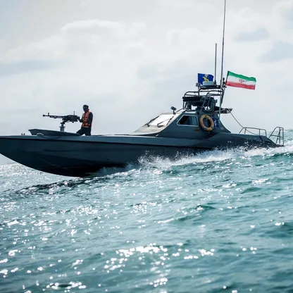 كيف تستخدم إيران "أسطول البعوض" في السيطرة على مضيق هرمز؟