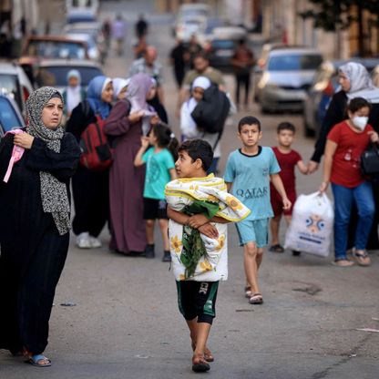 بالصور والفيديو.. حشود إسرائيلية على حدود غزة وموجات نزوح جماعي