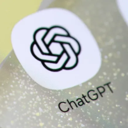 دراسة: ChatGPT ذكي لكنه لا يمكن أن ينافس أكثر البشر إبداعاً