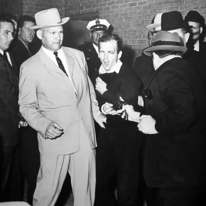 موظف سابق في CIA: تقرير استخباراتي أخفى تفاصيل عن قاتل كينيدي