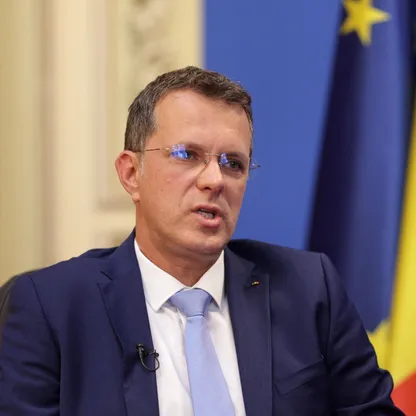 استقالة وزير الدفاع الروماني بسبب "ادعاءات كاذبة" في سيرته الذاتية