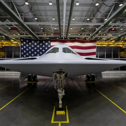 مواجهة بين طائرتين أميركية وروسية.. من يفوز PAK DA أم B-21؟