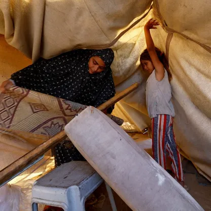 إسرائيل تلوح بالسيطرة على مناطق إضافية في غزة.. وحماس تواصل البحث عن جثامين محتجزين