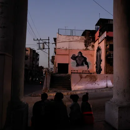 استمرار انقطاع الكهرباء عن معظم أنحاء كوبا بعد انهيار الشبكة الوطنية