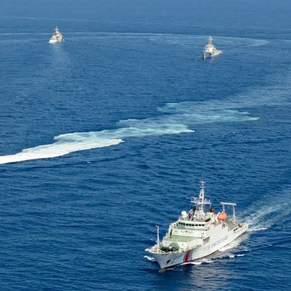 خفر السواحل الصيني يبحر عبر جزر تديرها اليابان وسط تصاعد الخلاف بين البلدين