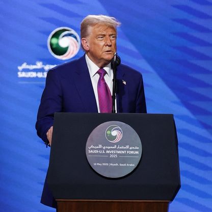 ترمب يعلن من السعودية رفع جميع العقوبات الأميركية عن سوريا