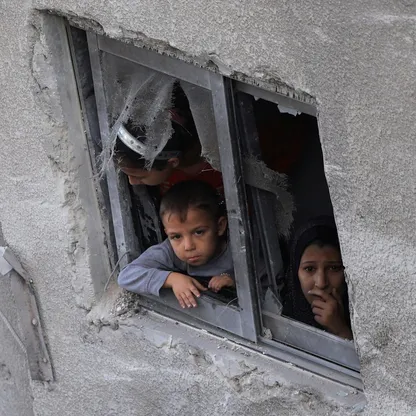 "حكومة غزة" تدعو ترمب والوسطاء إلى إلزام إسرائيل بإدخال المساعدات