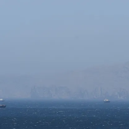 ترمب يعلن بدء فتح هرمز.. وتضارب بشأن عبور سفن حربية أميركية للمضيق