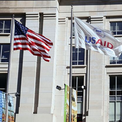 الإطاحة بمسؤولين أمنيين اثنين في USAID بعد قرار ترمب تجميد التمويل