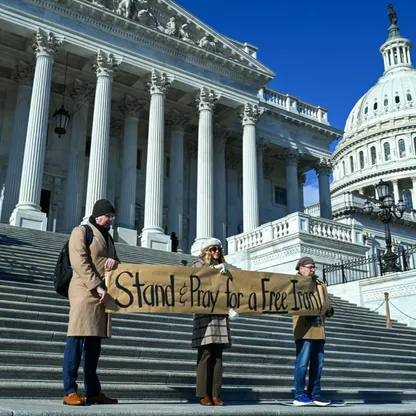 البيت الأبيض: ترمب حذر إيران من "عواقب وخيمة" حال استمرار "عمليات القتل"