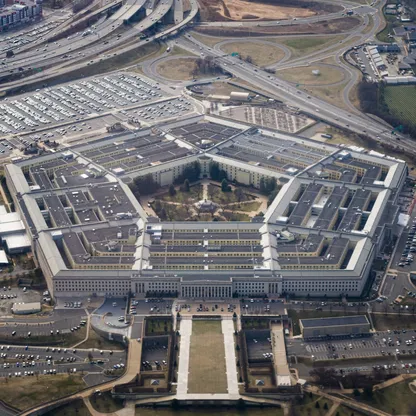 "البنتاجون" يحقق مع مارك كيلي بشأن احتمالية ارتكاب "خرق للقانون العسكري"