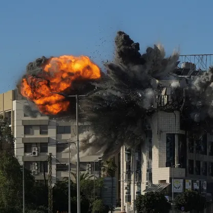 حرب إيران مباشر | ترمب يهدد طهران بضرب الجسور ومحطات الكهرباء.. ومجلس الأمن يبحث أزمة مضيق هرمز